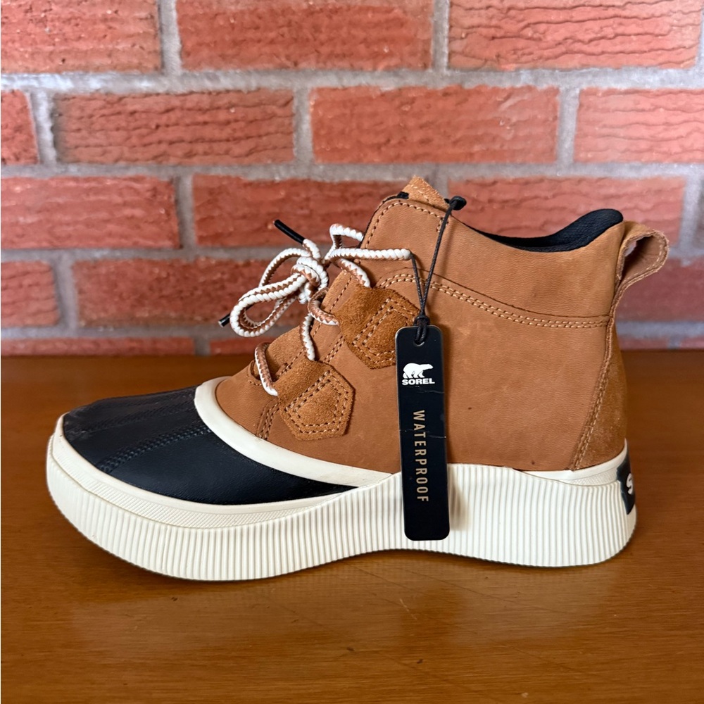 Right SOREL Out N About Boot